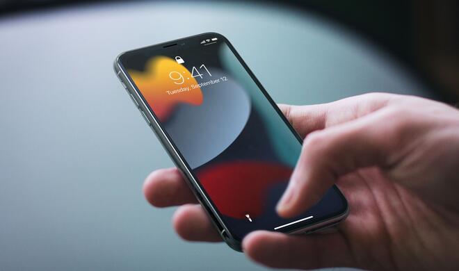 iOS 15 Wallpaperdunkel