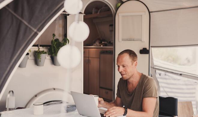 Für viele Menschen ist es der Traum schlechthin: das Arbeiten und Leben in einem Camper-Van.