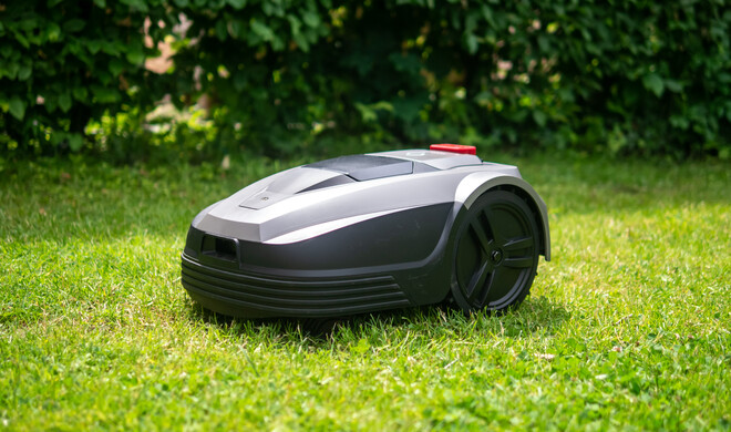 Durch sein grau-schwarzes Gehäuse erinnert der G1s an edle Nobelkarossen.