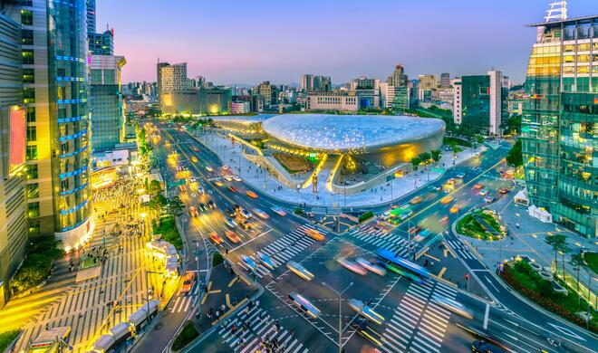 Luftaufnahme der Stadt Seoul bei Nacht, Südkorea