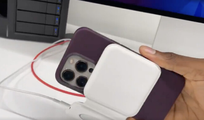 Das iPhone 13 Pro passt nicht perfekt auf den MagSafe Duo Charger