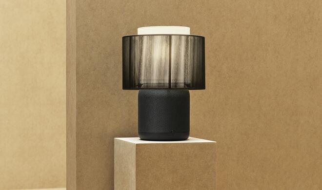 Symfonsik Tischleuchte mit WiFi-Speaker.