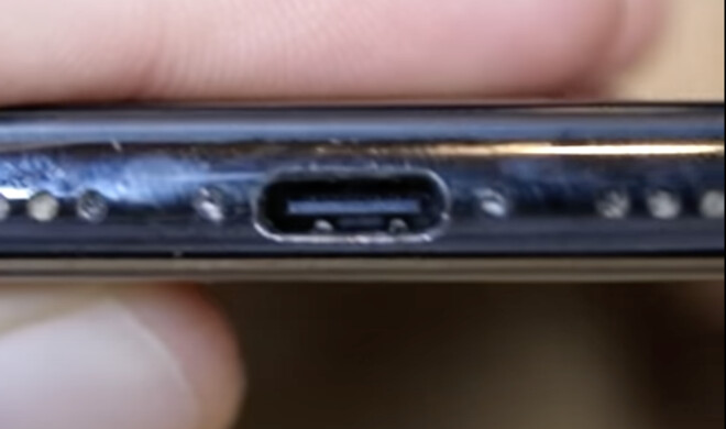 Ein iPhone X mit USB-C-Port