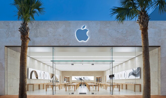 Apple Lincoln Road in Miami, USA