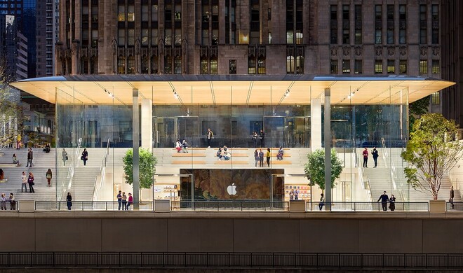 Apple Michigan Avenue in Chicago, USA