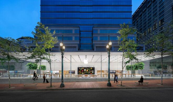 Apple Pioneer Place in Portland, USA