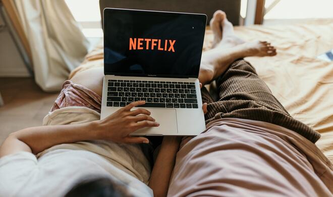 Netflix auf der Couch genießen
