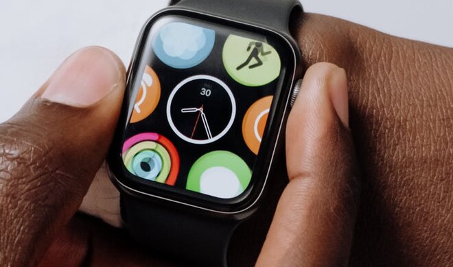 Apple Watch am Handgelenk