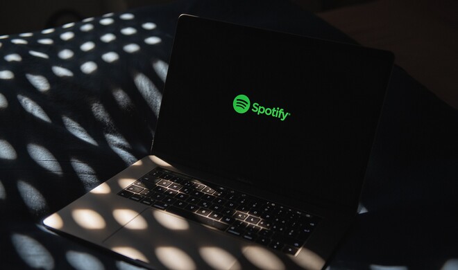 Spotify gehört zu den beliebtesten Apps und Diensten überhaupt. Für Podcasts taugt Spotify leider nicht.