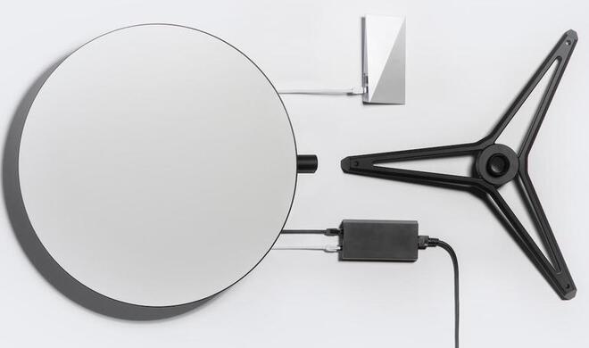 Starlink-Starterset mit Antenne, Router und Montagematerial.