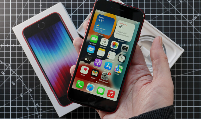 Das neue iPhone SE ist da – das unveränderte Äußere trügt, im neuen Modell steckt vieles an Technik auf dem iPhone 13. Und das zu einem deutlich niedrigerem Preis.