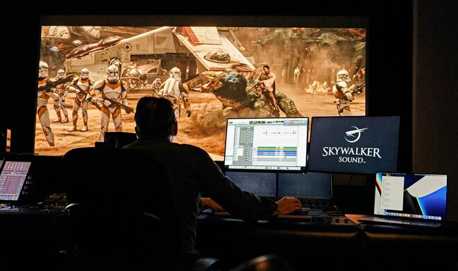 Auf der Skywalker Ranch kreieren die Künstler:innen der Extraklasse von Skywalker Sound die weltweit bekanntesten Geräusche für Filme wie Star Wars und Indiana Jones.