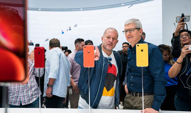 Jony Ive und Tim Cook bei der Vorstellung des iPhone XR im September 2018.