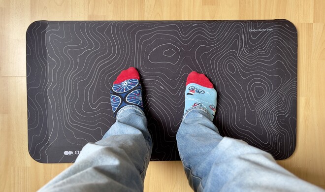 Aktiver stehen: mit der Muvmat von Aeris bleibst du auch im Stand in Bewegung.