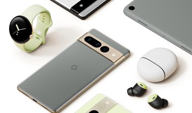 Nahtlos verzahnt wie sonst nur der Reigen der Apple-Geräte: die Pixel-Smartphones, die Pixel-Buds-In-Ears, die im Herbst lieferbare Pixel Watch sowie das für 2023 angekündigte Pixel Tablet. Auch Chromebooks passen in diese direkt...