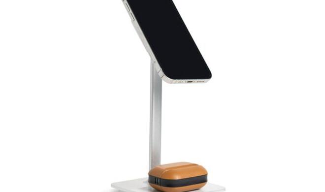 Im iPhone-Standfuß sind gleich zwei Qi-Ladegeräte verbaut