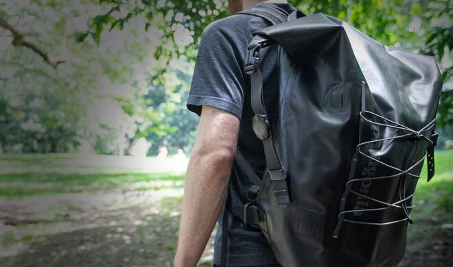 Auf dem ersten Blick denkst du, dass das TagVault Strap zum Rucksack gehört