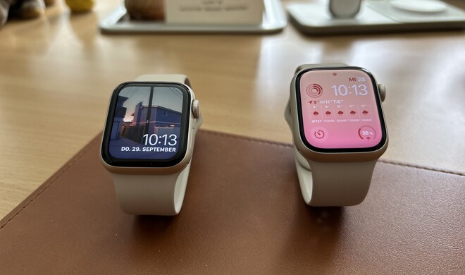 Äußerlich ist ein Unterschied zwischen beiden Uhren kaum erkennbar: Links die Apple Watch Se, rechts die Apple Watch Series 8.