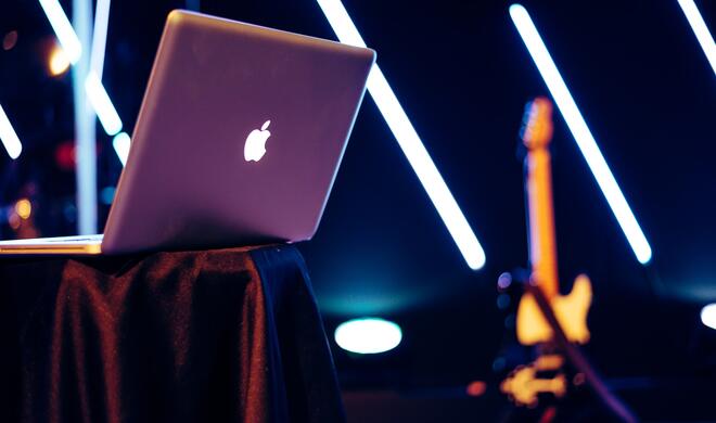 Vor einigen Jahren schaffte Apple das leuchtende Logo ab