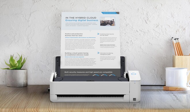 Der Scansnap iX1300 von Fujitsu ist ein kompakter und leistungsfähiger stationärer Einzugsscanner, der auch per WLAN mit (Mobil-)Geräten zusammenarbeitet.