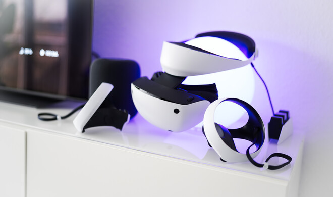 Sony geht das Thema VR verspielt an: Als Zubehör für die Playstation 5 zaubert das Playstation-VR2-Headset beeindruckende Welten aus dem Nichts.
