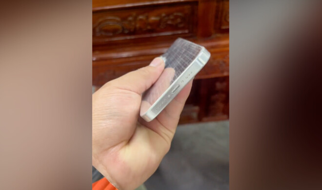 Der USB-C-Port des iPhone 15 Pro