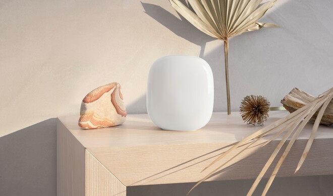 Will nicht versteckt werden: Der Google Nest Wifi Pro geht als Designobjekt durch.