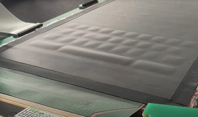 Die Tastatur kommt aus dem Display heraus