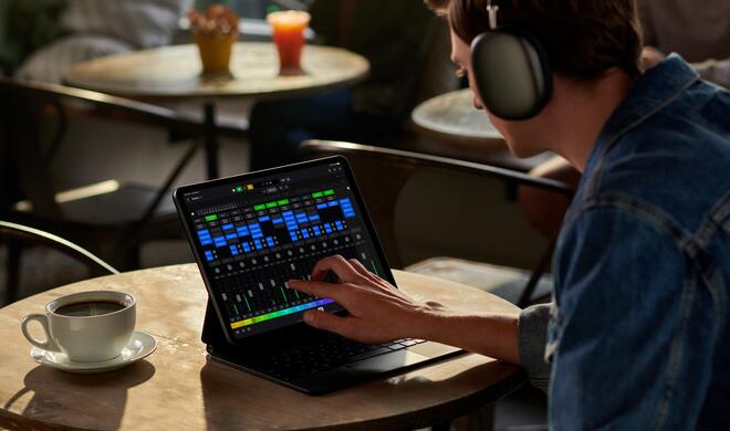 Logic Pro für iPad ist mit Blick auf die moderne Generation von Musikschaffenden neu konzipiert worden und gibt ihnen sämtliche Möglichkeiten professioneller Musikproduktion an die Hand.