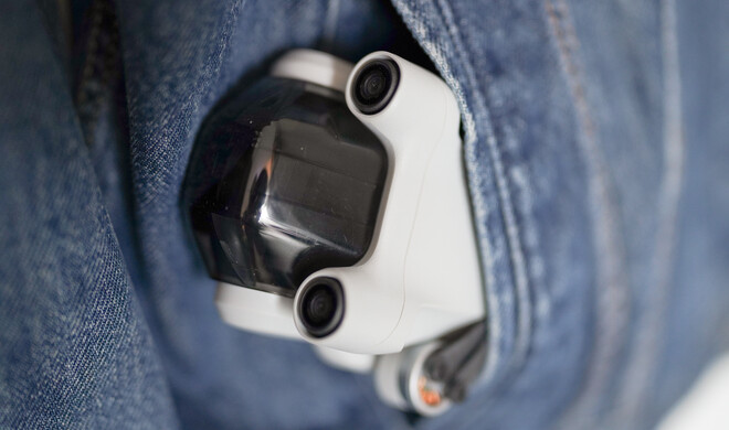 Die DJI Mini 3 Pro passt in eine Jackentasche, es gilt die altbekannte Fotoweisheit: Die beste Kamera ist die, die dabei ist!