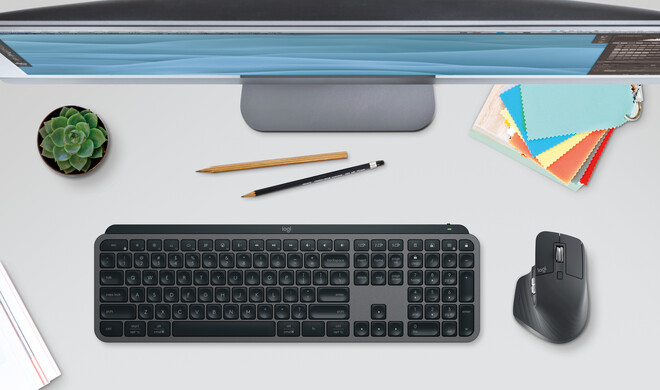Durch die augenscheinlichste Änderung geht Logitech mit der Zeit: neue Sondertasten für Diktat (F5), Emojis (F6) und das Stummschalten des Mikrofons (F7).