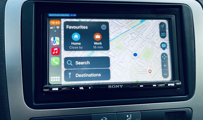 Du kannst Apple CarPlay zur Navigation nutzen.