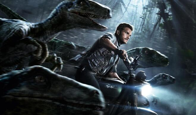 Auf Netflix erwarten dich im August Chris Pratt und eine Menge Dinosaurier in „Jurassic World: Das gefallene Königreich“.