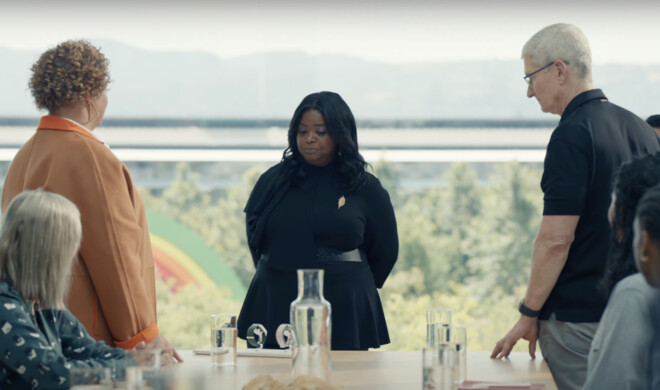 Apples Vice President für Environment, Policy and Social Initiatives, Lisa Jackson (links) und Apple-CEO Tim Cook (rechts) verantworten sich vor „Mutter Natur“ (Octavia Spencer).