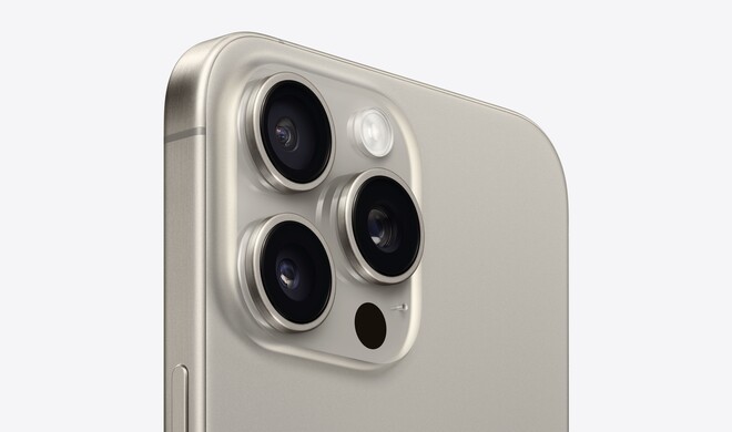 Die Kamera des iPhone 15 Pro Max hat einen fünffachen Zoom mit einer Brennweite von 120 mm