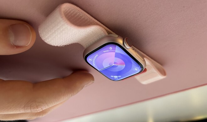 Ganz in rosa und mit neuem, CO2-neutralen Sport Loop: die neue Apple Watch Series 9.