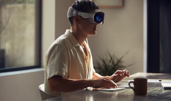 Apple Vision Pro bei der Arbeit