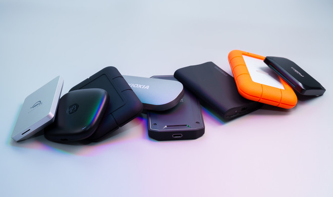 Von flink bis flinker: Zum Test treten acht externe SSDs an, mit, laut Herstellern, Transferraten zwischen 1.000 bis mehr als 3.000 MB/s.