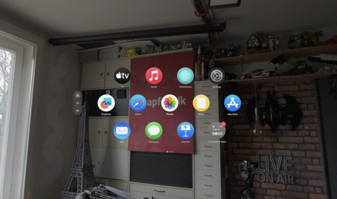 Das Hauptmenü von visionOS auf der Apple Vision Pro zeigt sich modern mit runden Icons.