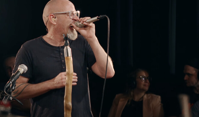 Auch bei handgemachter Musik ist Thomas D. voll in seinem Element, wie schon beim Fanta-4-Unplugged zu erleben war.