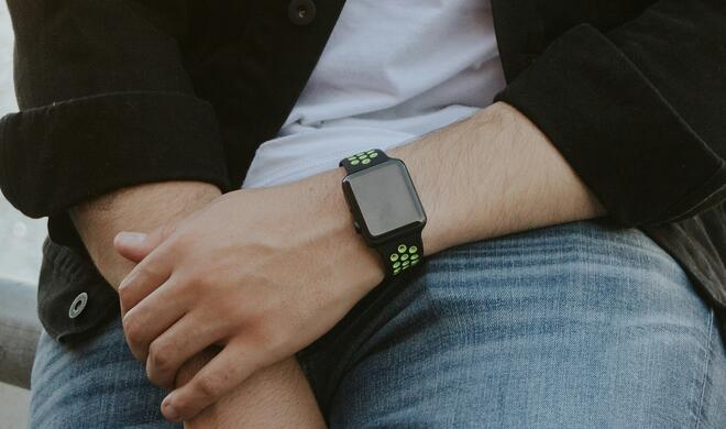 Die Apple Watch könnte dank einer neuen Display-Technologie bald länger durchhalten.