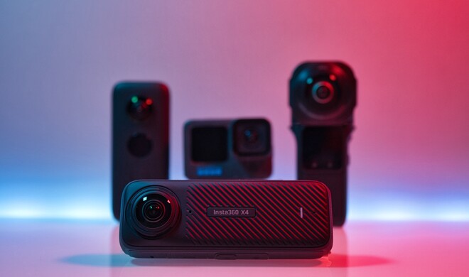 Die Insta360 X4 ist etwas größer und schwerer als ihre Vorgängerin. Nachteil für Besitzer der X3: Deren Zubehör lässt sich beim Umstieg auf die Nachfolgerin weitestgehend nicht mehr verwenden.