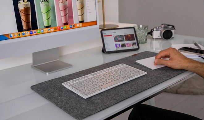 Macht sich gut im Apple-Set-up: Mithilfe der Funktionstasten der „KW 7100 Mini BT for Mac“ schaltest du zwischen bis zu drei Geräten um – also etwa zwischen dem Mac, einem iPad und deinem iPhone.