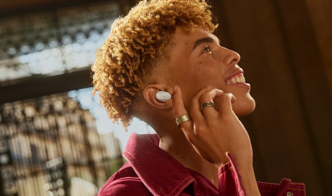 Bohrt sich nicht tief in den Gehörgang, sitzt aber trotzdem sicher: der Sennheiser Accentum True Wireless.