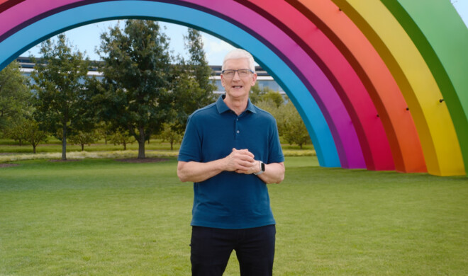 Tim Cook eröffnet, wie inzwischen gewohnt, lässig die Show, um dann an eine ganz Heerschaar von Apple-Leuten abzugeben.