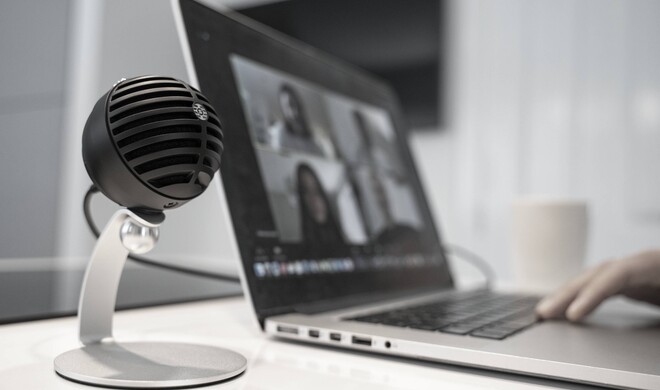 Längst ein gewohnter Anblick im Homeoffice: das USB-Mikrofon für die Teilnahme an Videokonferenzen.