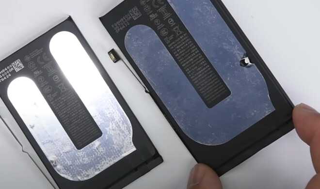 Der herausgenommene Akku und die Klebestelle