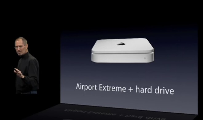 Steve Jobs präsentierte die simple, aber geniale Idee der AirPort Time Capsule: WLAN-Router inklusive Backup-Festplatte.