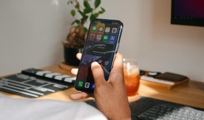 Das iPhone SE 4 soll vom Design her starke Ähnlichkeiten mit dem iPhone 14 haben.