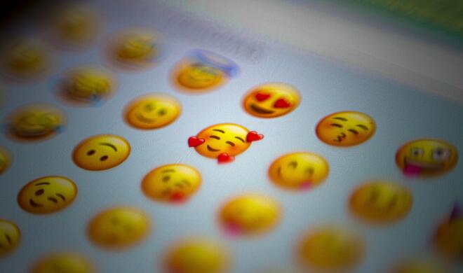 Emojis wohin das Auge reicht – ab macOS 15.3 auch in KI-generierter Form.